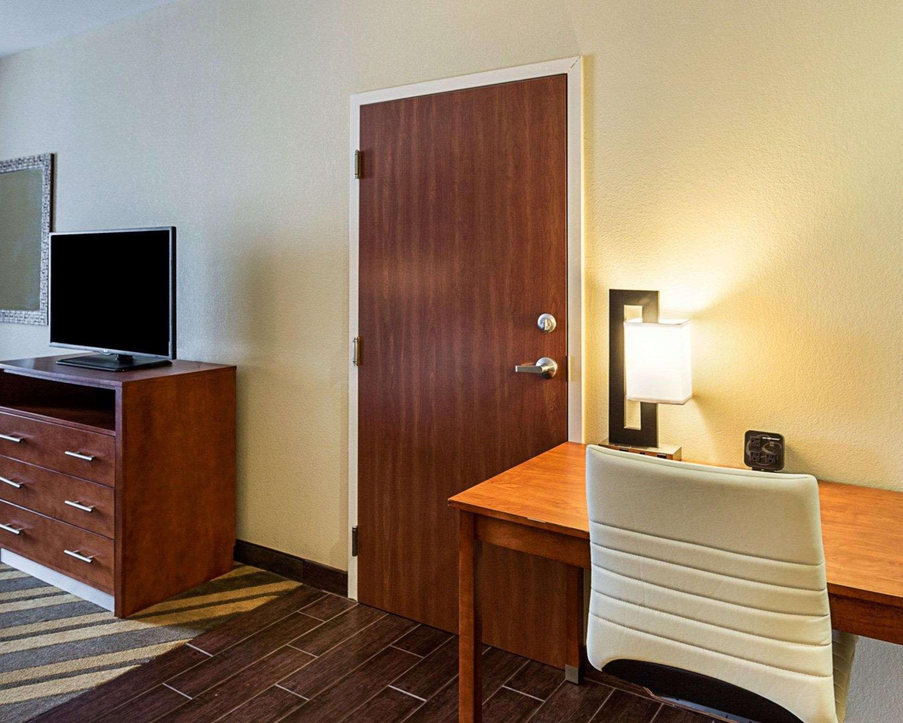 Comfort Suites Near Tanger Outlet Mall Gonzales Exteriér fotografie