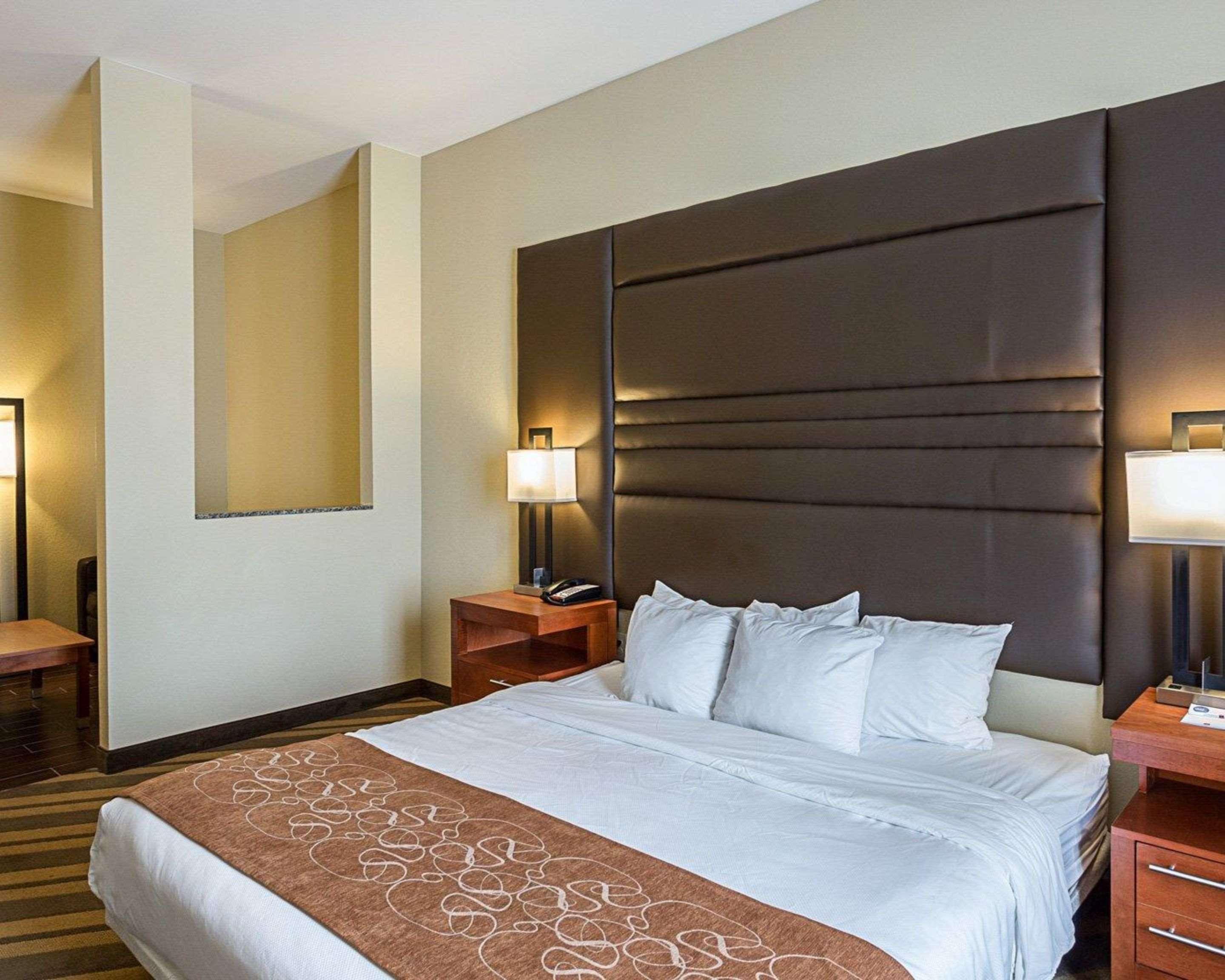 Comfort Suites Near Tanger Outlet Mall Gonzales Exteriér fotografie