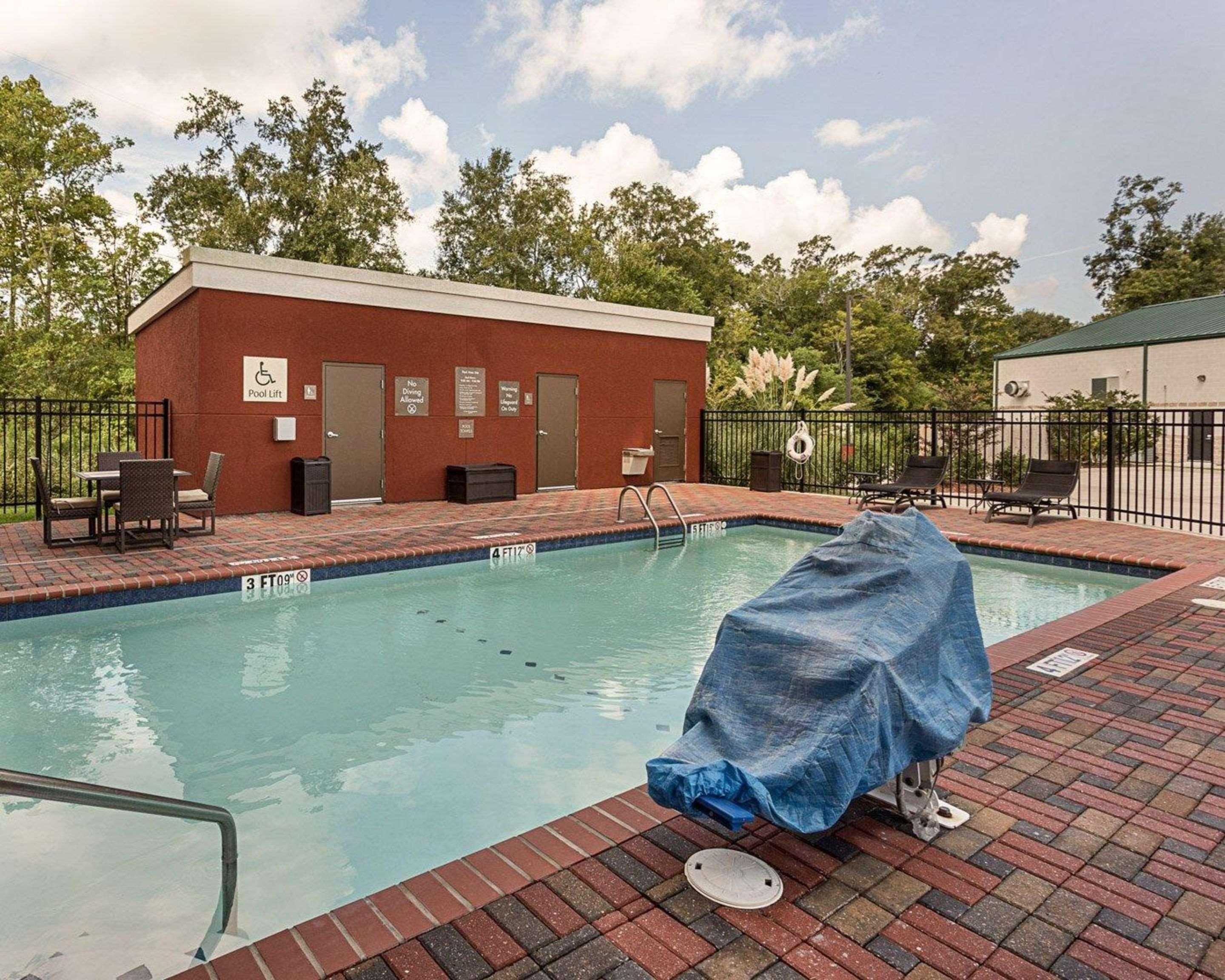 Comfort Suites Near Tanger Outlet Mall Gonzales Exteriér fotografie