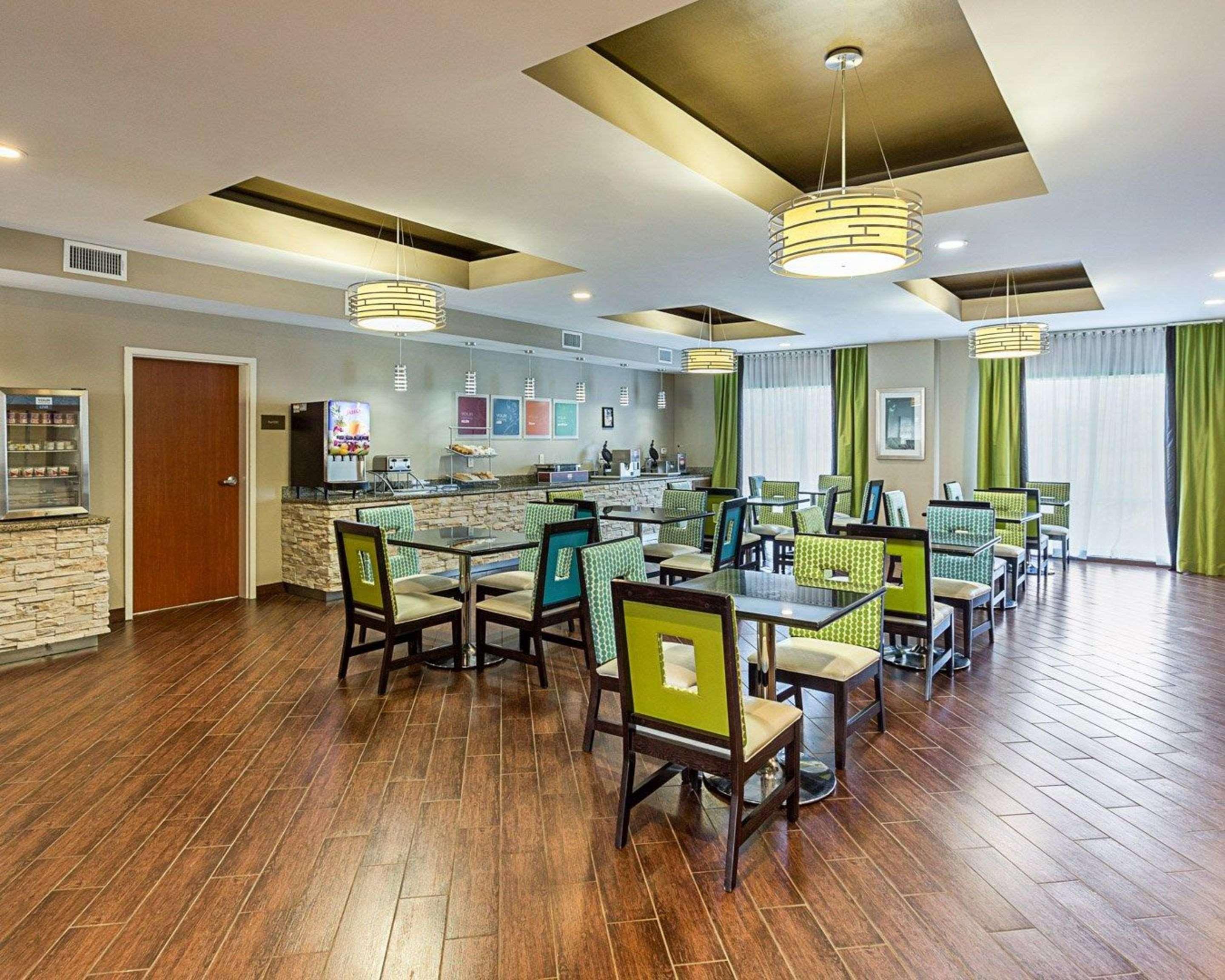 Comfort Suites Near Tanger Outlet Mall Gonzales Exteriér fotografie