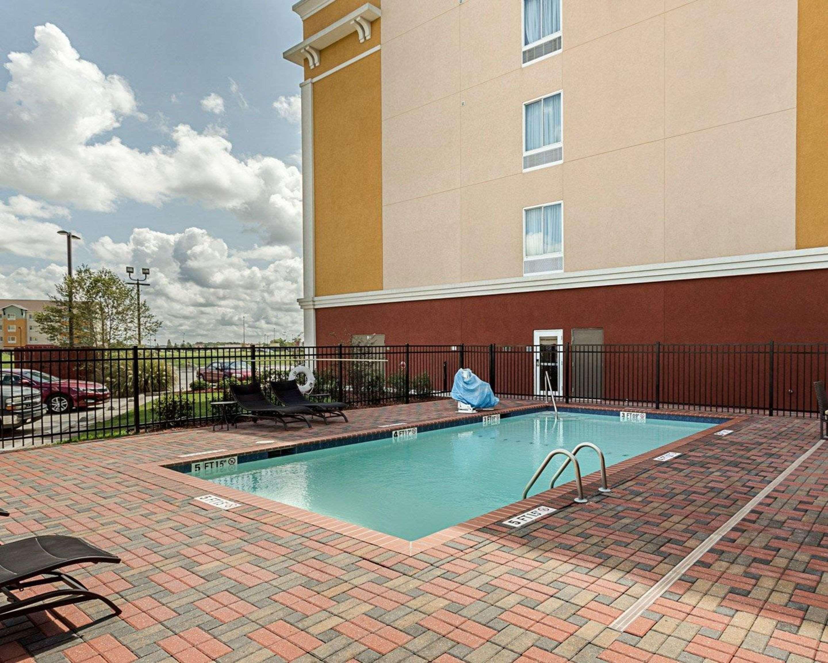 Comfort Suites Near Tanger Outlet Mall Gonzales Exteriér fotografie