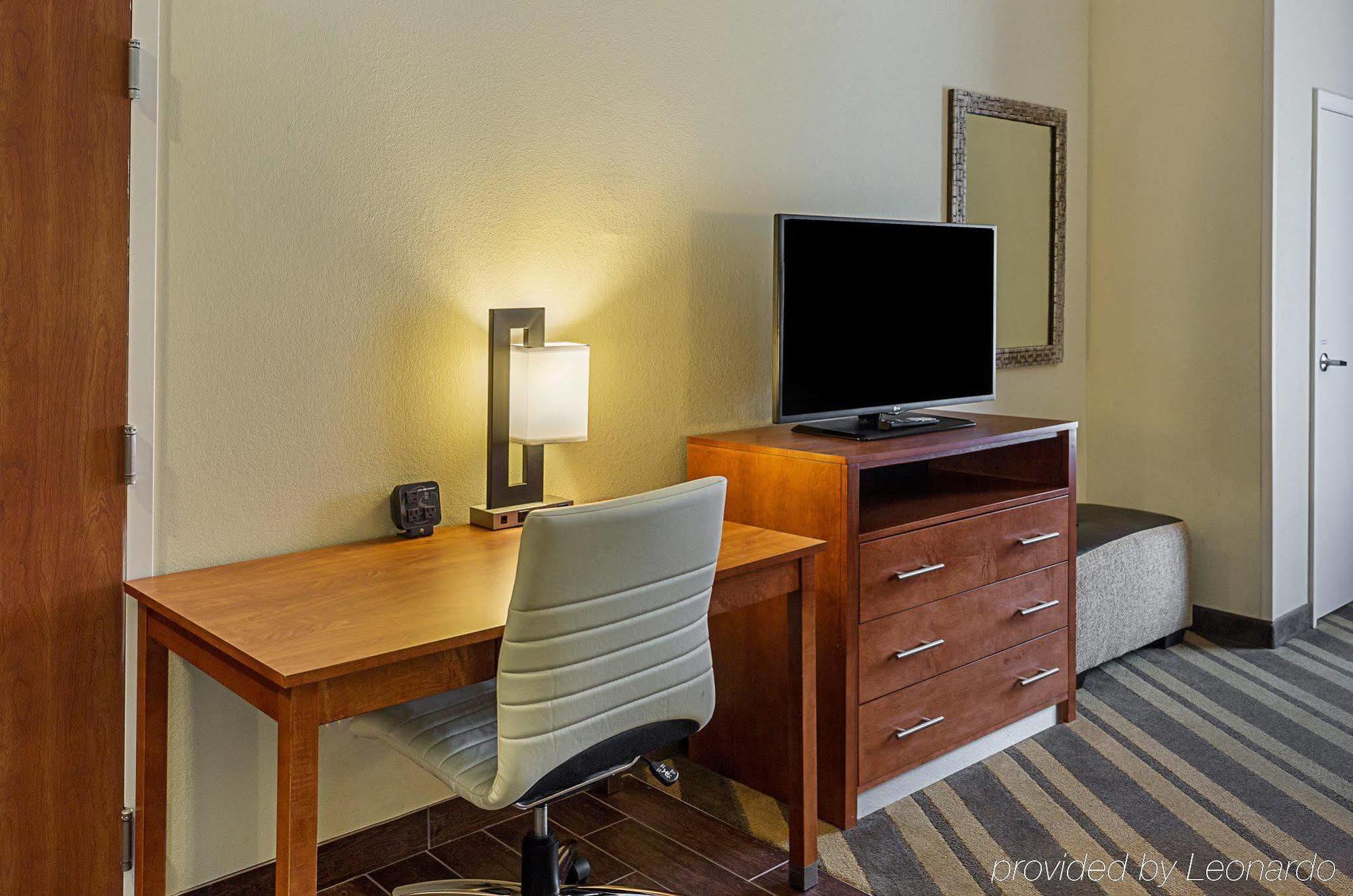 Comfort Suites Near Tanger Outlet Mall Gonzales Exteriér fotografie
